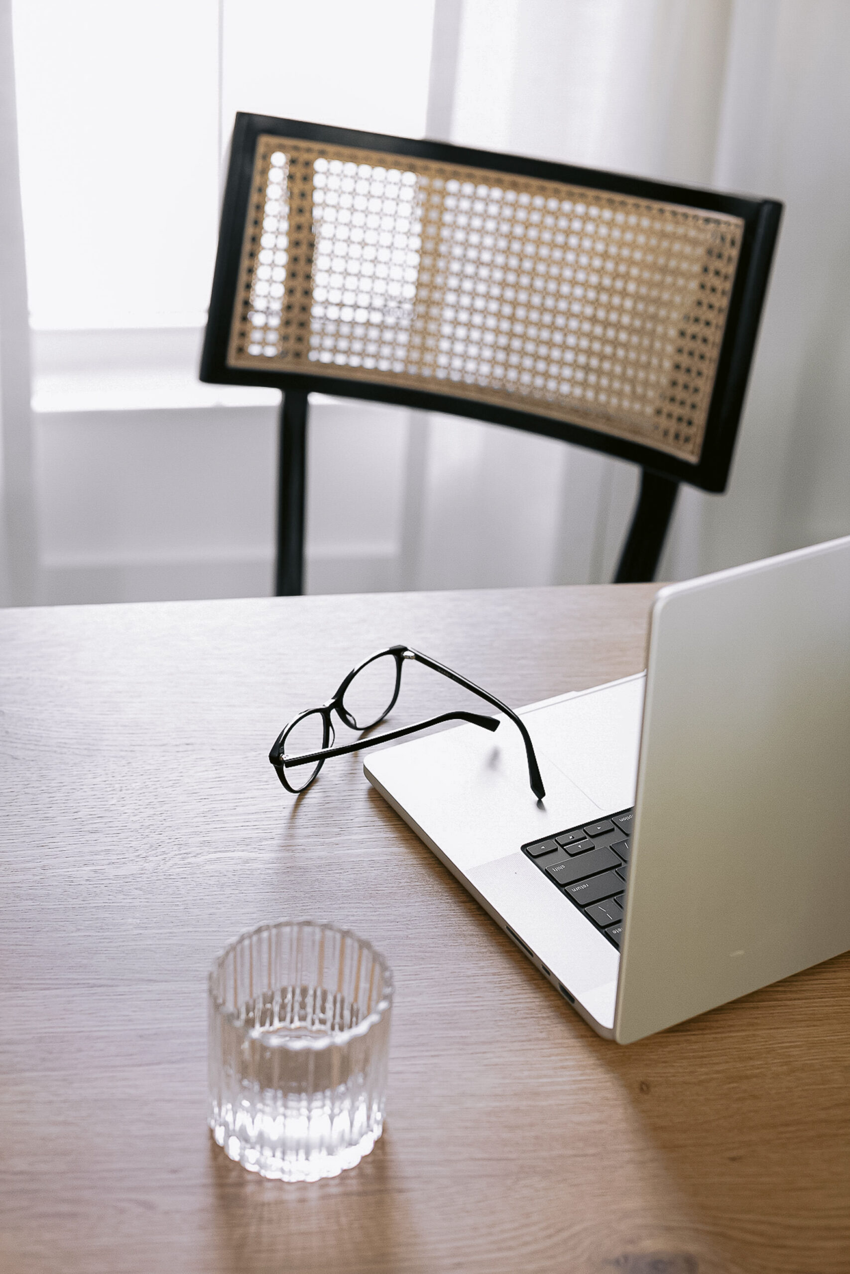 How writing an outline can help boost your productivity | Hannah Allen Studio | Photo of a chair, laptop, glasses, and glass of water